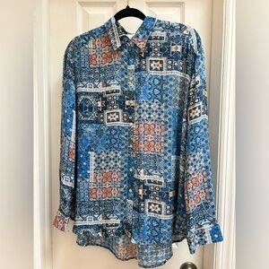 Women’s M silk-like button down